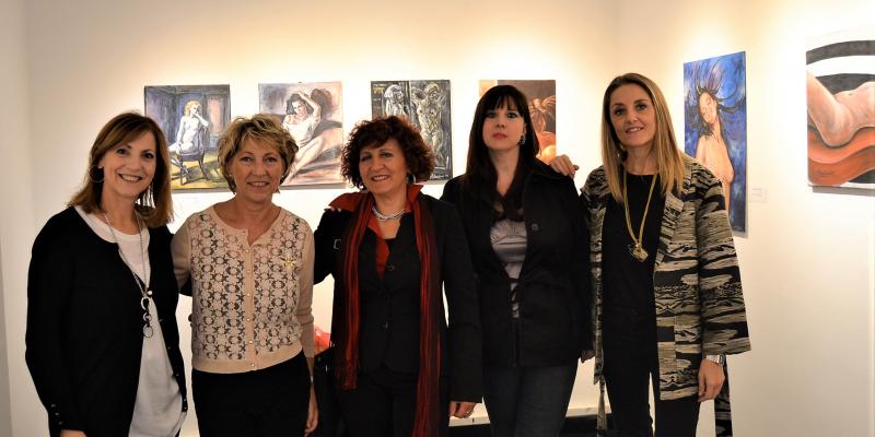 Dialoghi al femminile Dialoghi al femminile