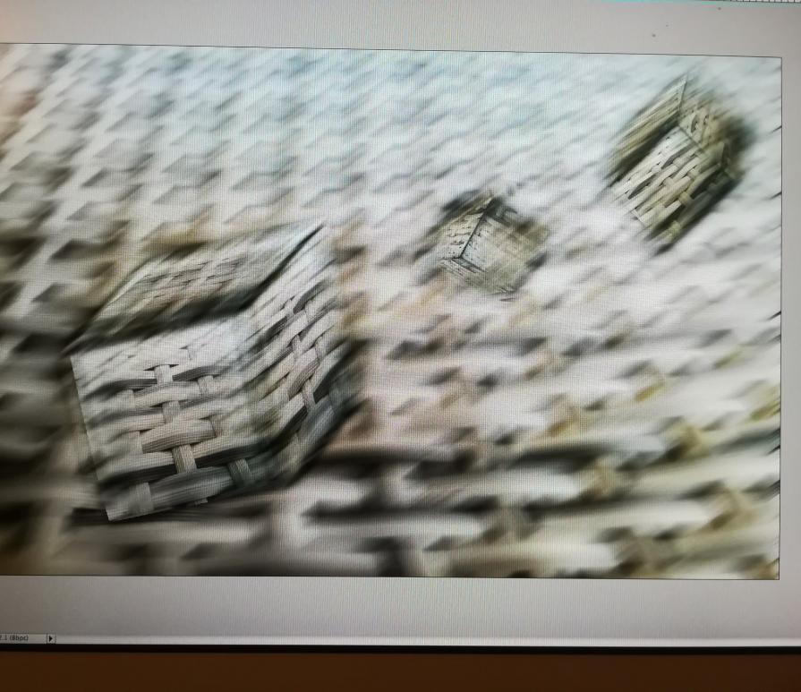 Colazione a Rovereto.un soffio di vento sul tavolino.