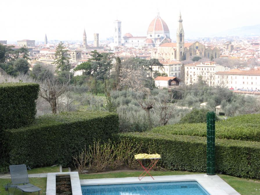 Goldene Erweiterung/Golden expansion. Street art project. Florence, Italy