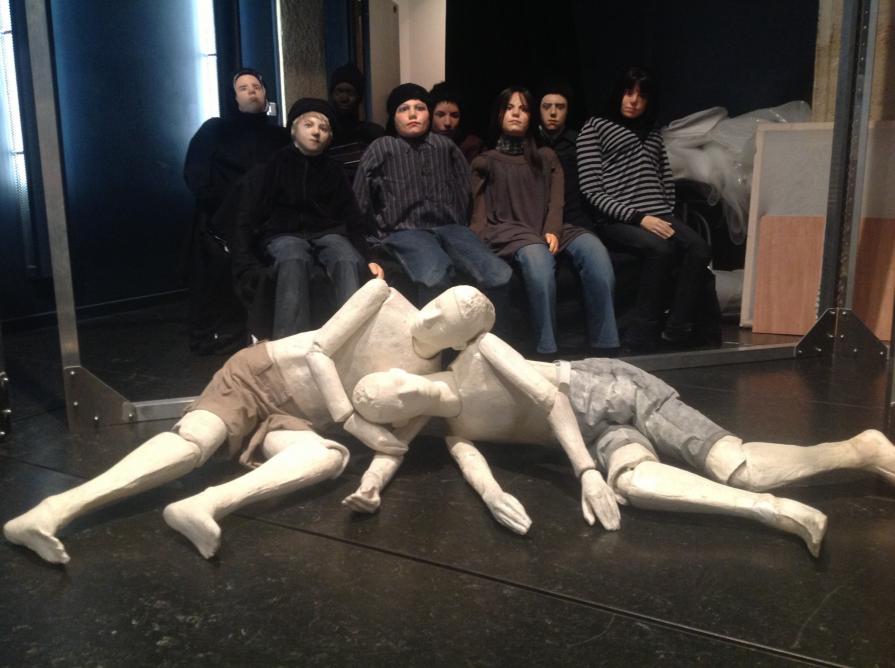 Urban Marionnette/11 - Puppets string and bunraku type, size human. Resin and paper.