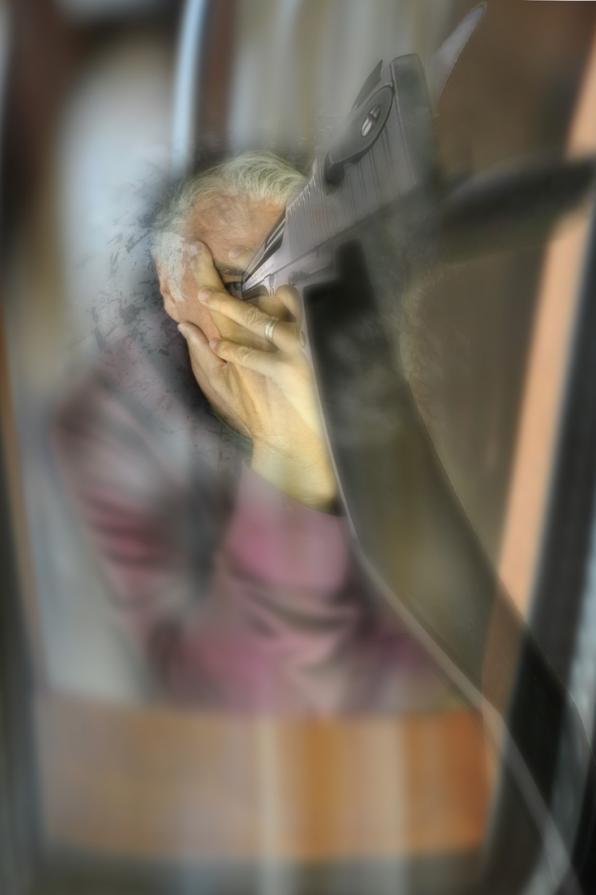 ti uccidono in casa, al dila' del vetro, bummmmmmmmmm