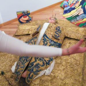 "Patriarchal family in the limelight" "Patriarchal family in the limelight"