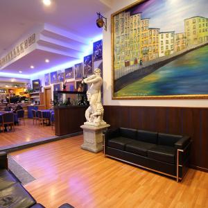 MOSTRE A MILANO ALL’HOTEL DEMO’