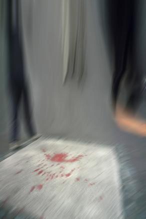 sui marciapiedi delle nostre citta' puoi trovare segni rossi. senza andare a seraievo.