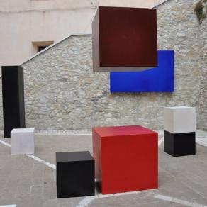 Piazza sosta del pensiero / il punto d'incontro delle contraddizioni genera equilibrio