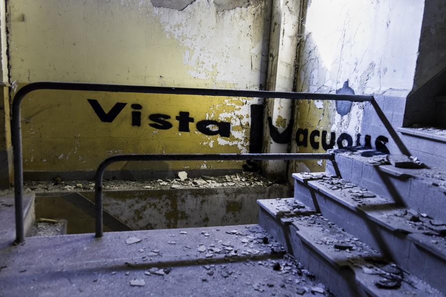 Vista / Vacuous side view