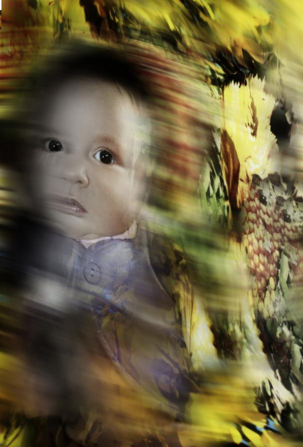 bimba imprigionata,in colori autunnali,
