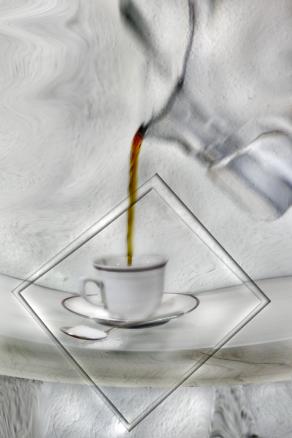 Il Caffè la Peppina se lo beve la mattina.