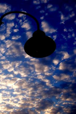 Nuvole con lampione