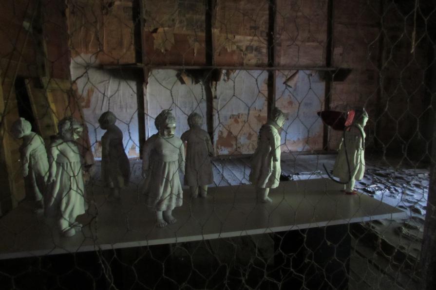 Follow me I'm right behind you" said Rose-Red Follow me I'm right behind you" said Rose-Red