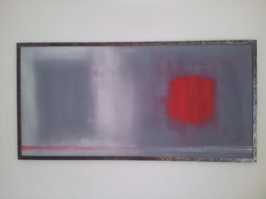 QUADRATO ROSSO SU SPAZIO GRIGIO