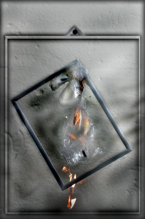 A di ALZHEIMER il  contenitore resta anche se biodegradabile, mentre l'anima vola in un altra dimensione.