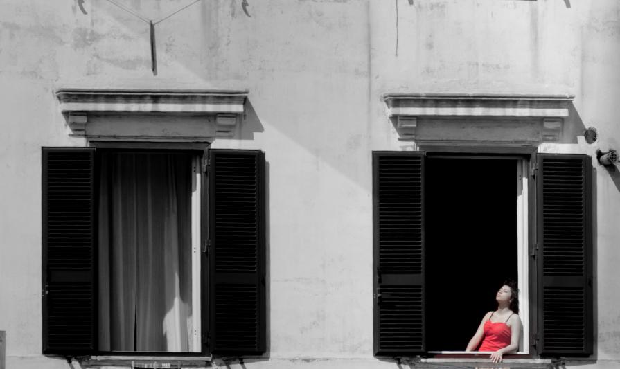 La sottoveste rossa .