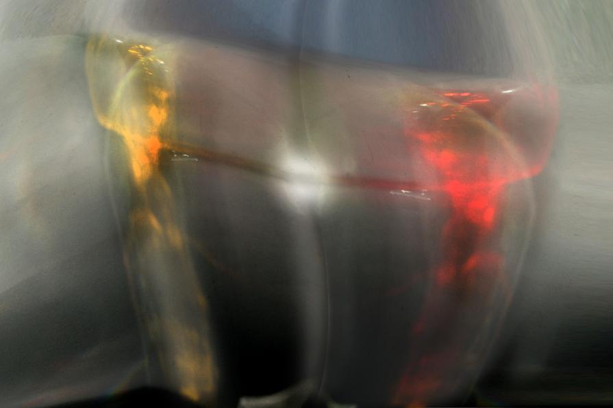 combattimento di riflessi su un parafango. combattimento di riflessi su un parafango.