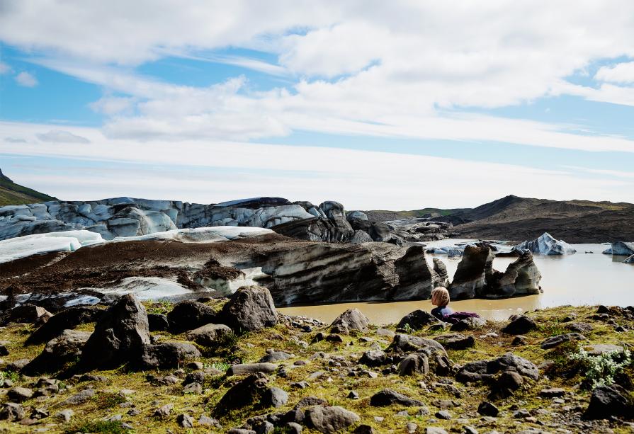 Niña en el glaciar