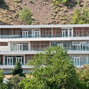 Georgia. In the East, where the West begins 2/2