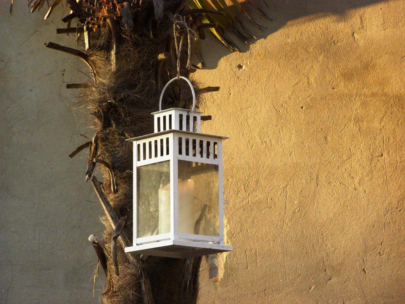 Do I remember so: a greeting to Sara Bruni, an artist who remember