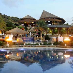 Negative edge glass tile pool - Carribbean BVI