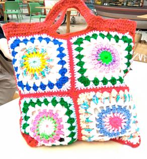 La mia prima borsetta con le mattonelle Granny Square