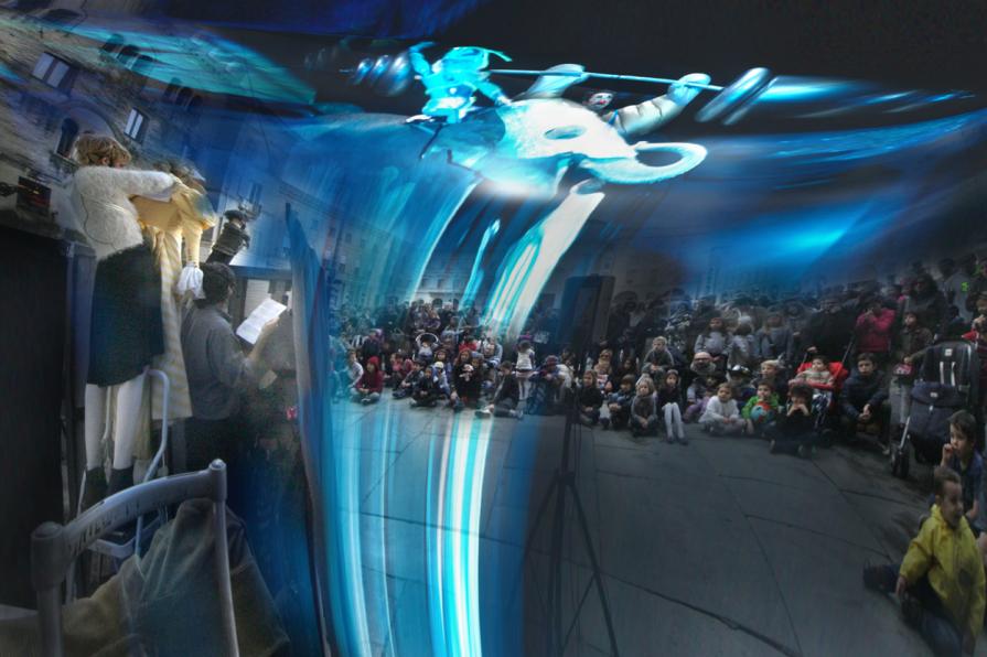 giochi in piazza Garibaldi a Parma. tutto intorno a me cambia improvvisamente. come per gioco.gioco 