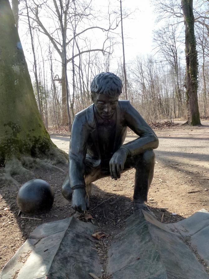 Un homme, une statue...2