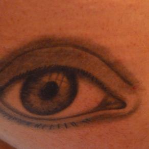 autoritratto (uno dei miei tatuaggi)