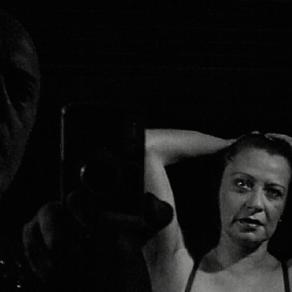 Lo specchio    the mirror