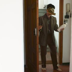 Crocodile:"Darling, I'm Home!"