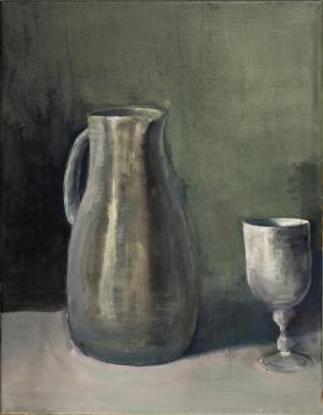 Caraffa e calice bianco