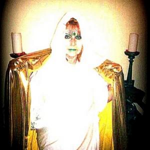 La Sibilla Regina di Gerusalemme che dimora presso il Museo del Vetro  spazio del faro di  Rosa Didonna 