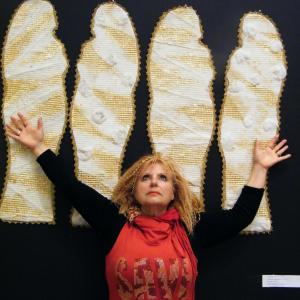 PERFORMANCE ROSA DIDONNA CLOISONNE’LE PETIT 4 (ARTE-LA MIA SECONDA PELLE) AT TAIDEMUSEO OULU FINLAND