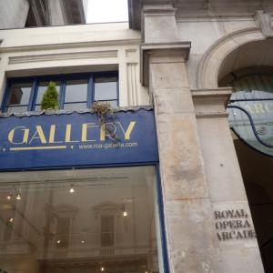 FASHION DI FULBER  ALLA ROYAL OPERA ARCADE GALLERY DI LONDRA
