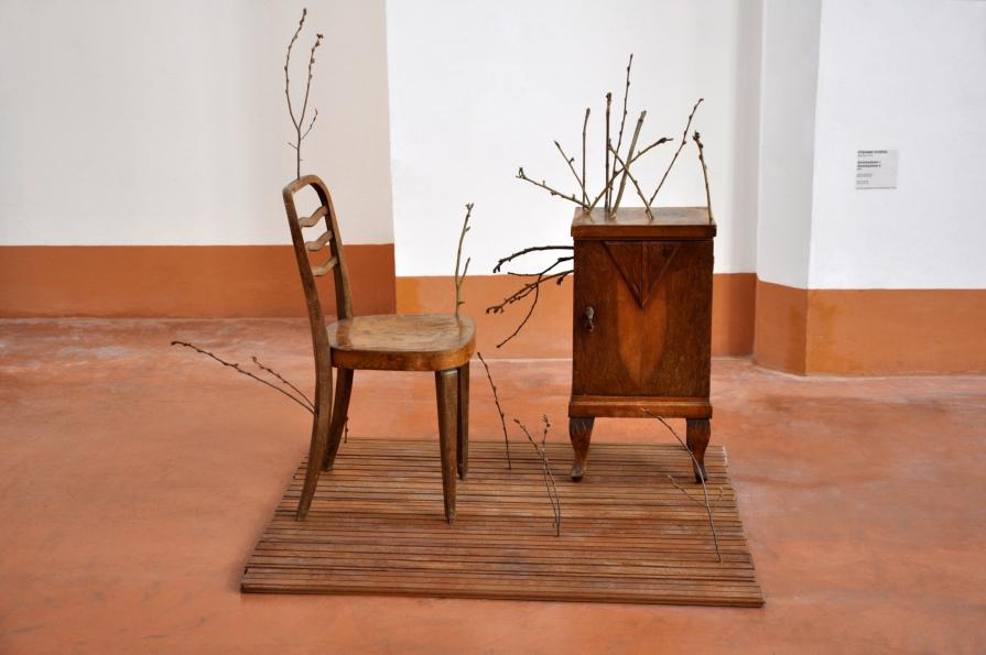 Fuoridentro gemmzione 2011 materiali vari cm 120x120x 120. Fuoridentro gemmzione 2011 materiali vari cm 120x120x 120.