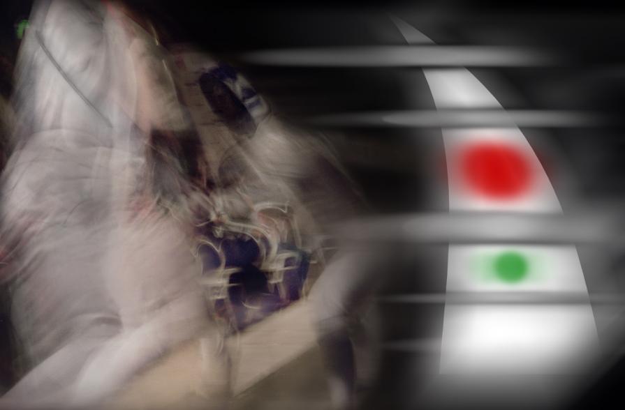 colpito a morte.in un duello continuo.d'alti e bassi.