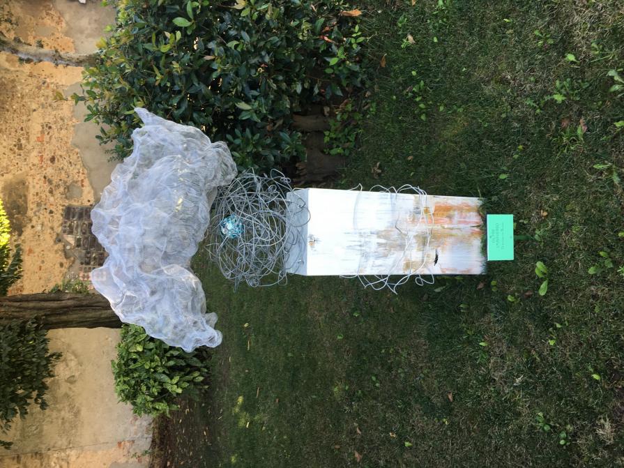 Oltre l’universo scultura in metallo-legno dedicato alla nascita della vita con simbolo predominate di una nuvola portatrice di acqua 