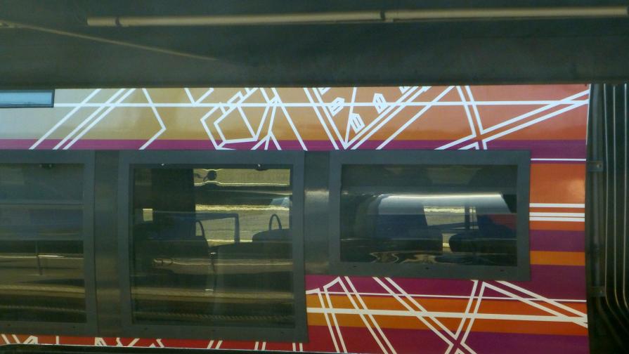Croisement et reflet dans le TGV