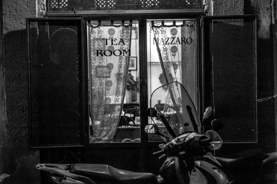 Neapolitan tea room