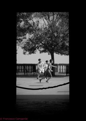 jeu à la fin de l'obscurité