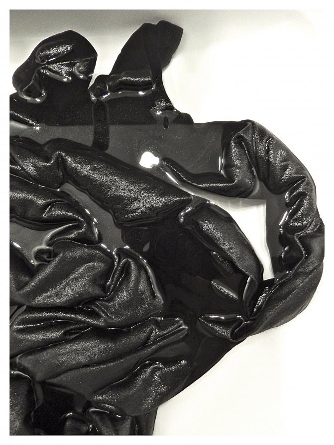 Bucato a mano, nero lutto.