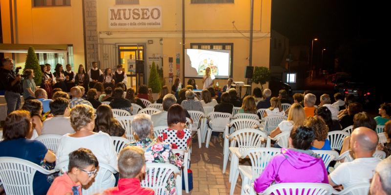 Reading of poems and painting exhibition "Ante que el Amor me mate"