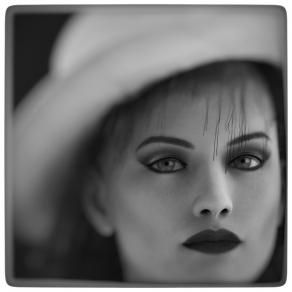 Ritratto Bianco e Nero (modella virtuale)