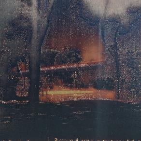 Foto bruciata di un paesaggio ritrovata in una cantina 