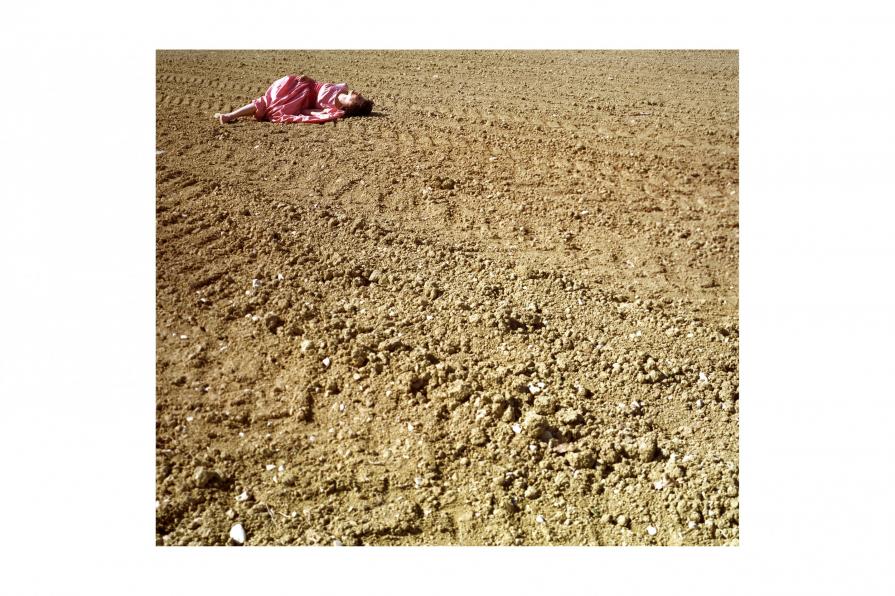 Alte sopra il tuo corpo vanno le nuvole / Over your body the clouds go High