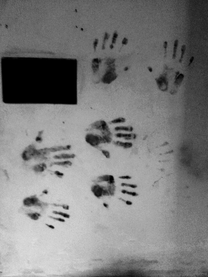 scene da un manicomio