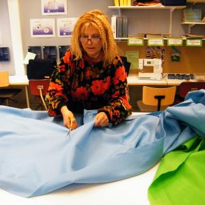 “LA SIRENA. ARTE-LA MIA SECONDA PELLE” PERFORMANCE ROSA DIDONNA PRESSO LA SCUOLA HÖNTTÄMÄEN, OULU, FINLANDIA