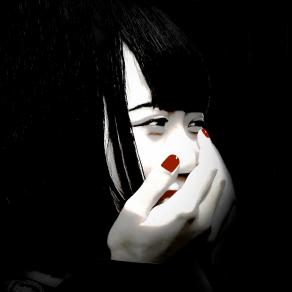 Un sorriso trattenuto