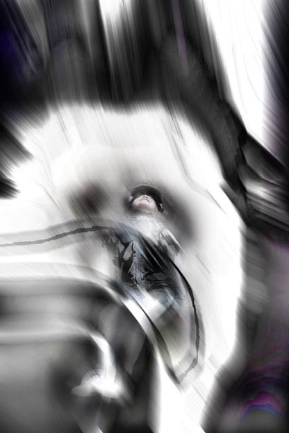 prigioniera ma con un sguardo verso l'alto.