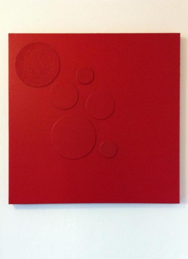 Sei cerchi giocano con il rosso