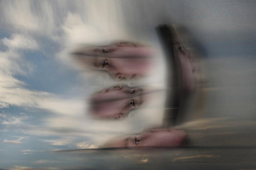 ricerco l'armonia ,nel profilo di una bimba ricerco l'armonia ,nel profilo di una bimba