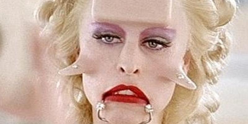 Haifa: è di scena il grottesco dei corpi senza veli